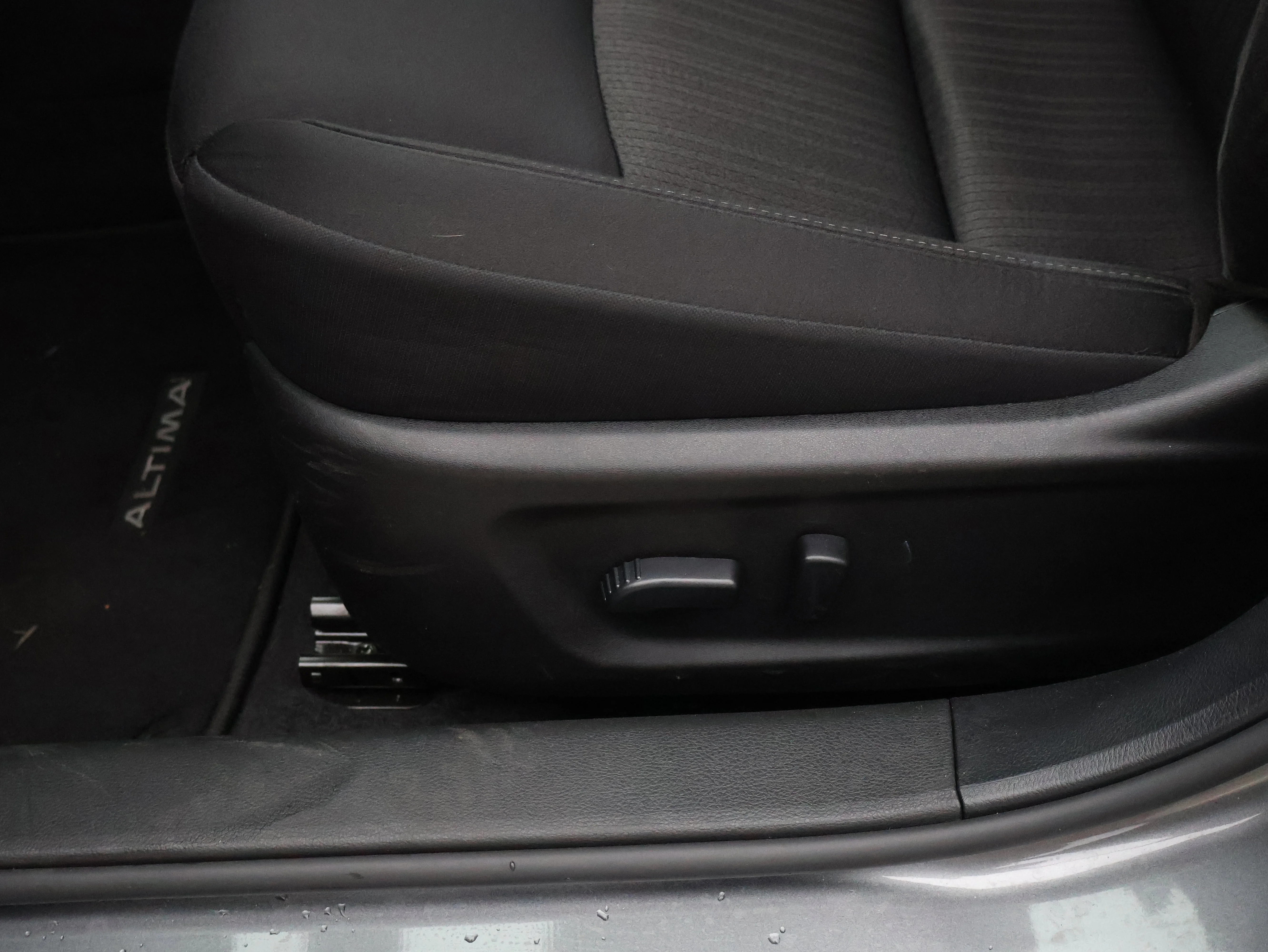 Used 2025 Gun Metallic Nissan SV image 41