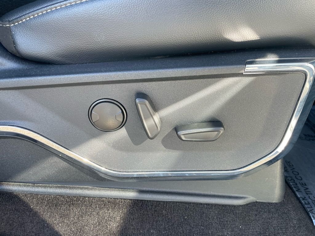 Used 2022 Silver Ford Lariat image 61