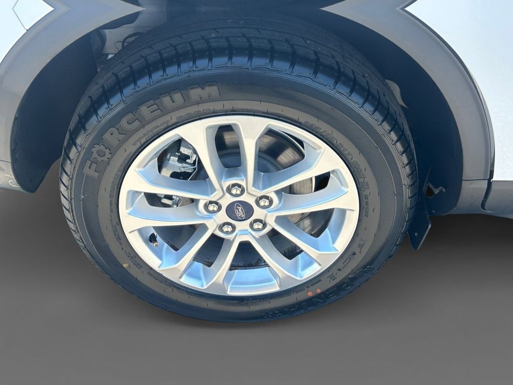 Used 2022 White Ford SE image 8