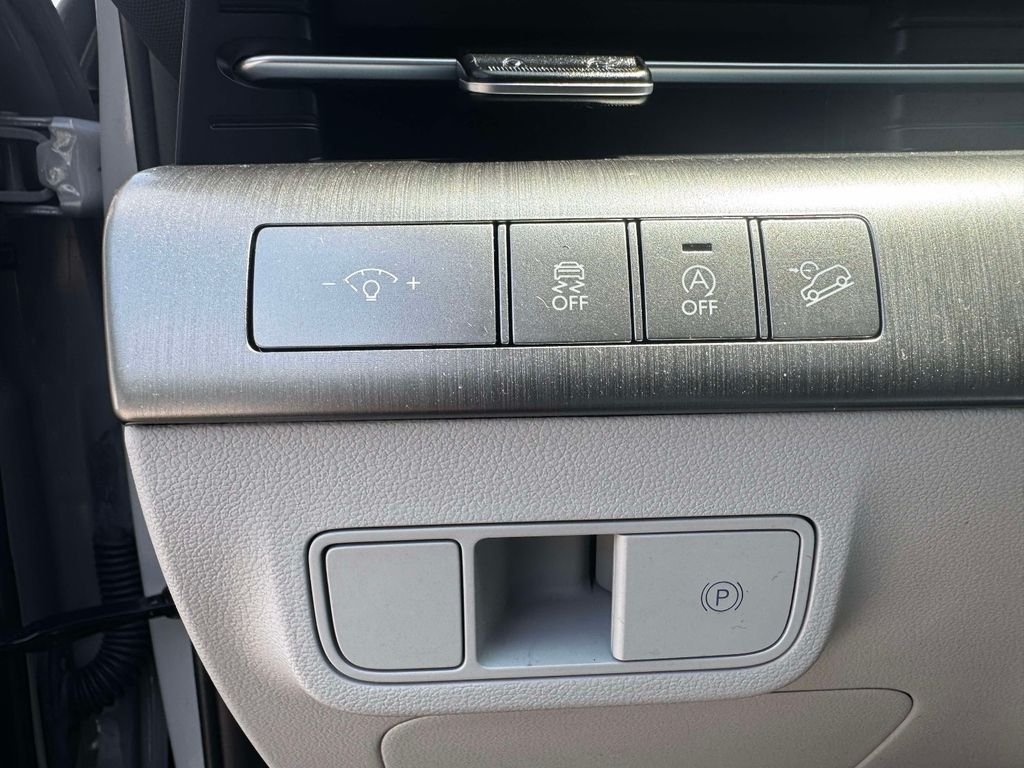 Used 2025 Gray Hyundai SE image 19