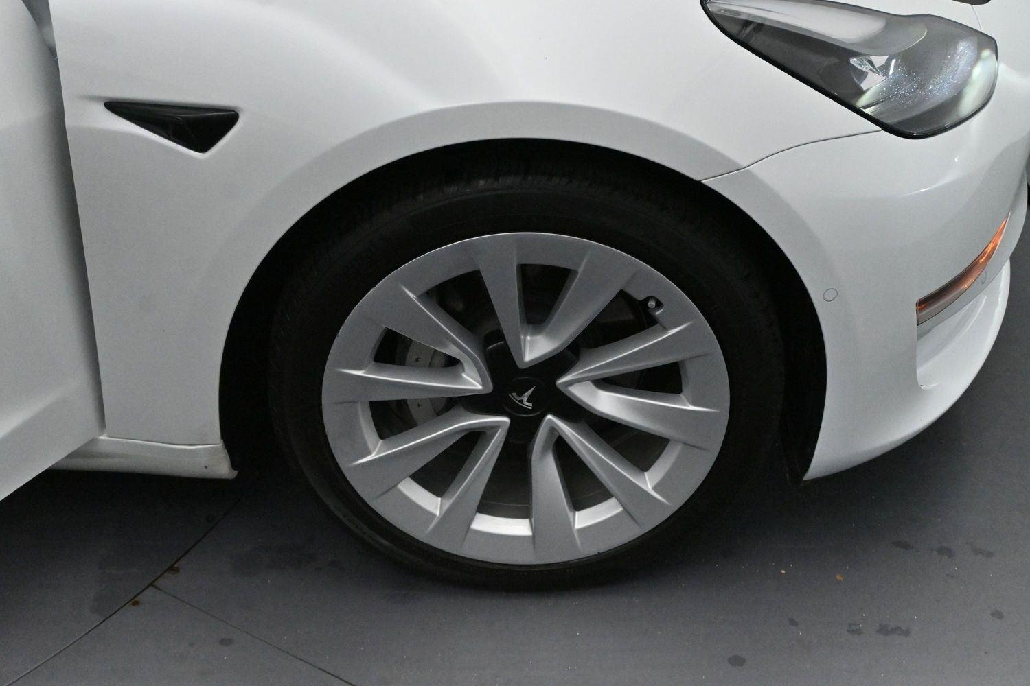 Used 2022 Pearl White Multi-Coat Tesla Base image 25