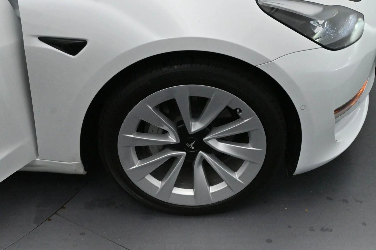 Used 2022 Pearl White Multi-Coat Tesla Base image 25