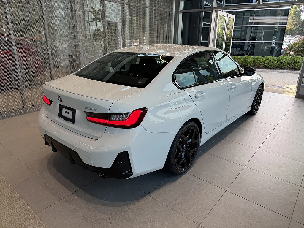New 2026 Alpine White BMW xDrive NA image 6