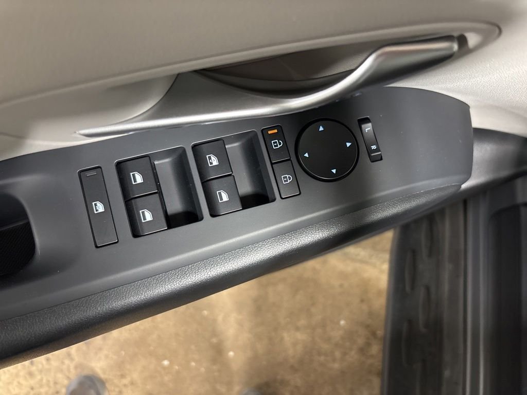 2025 Hyundai Tucson SE - Photo 9