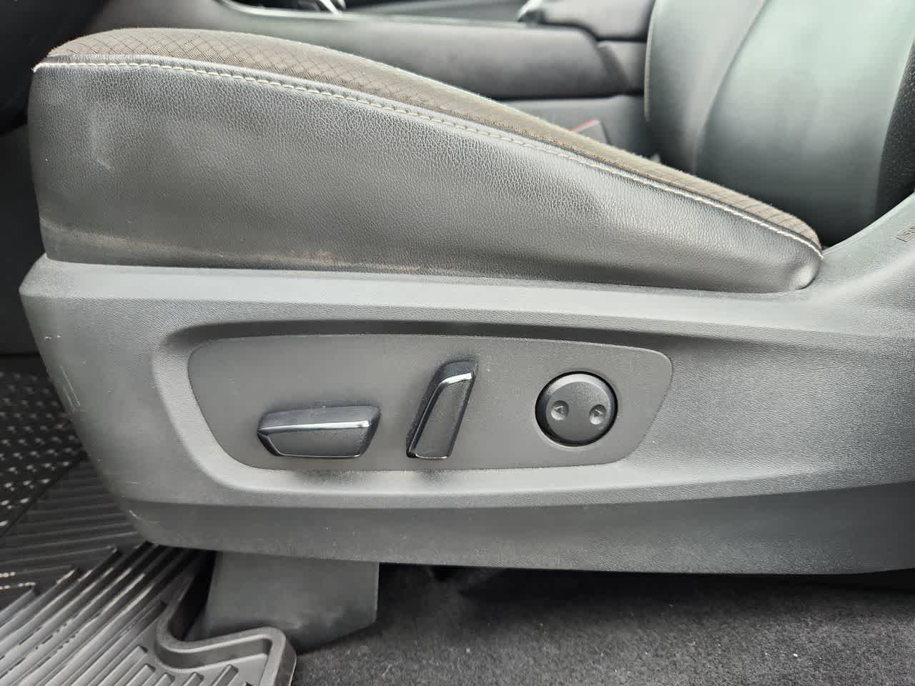 Used 2023 Pearl White Tricoat Nissan SL image 14