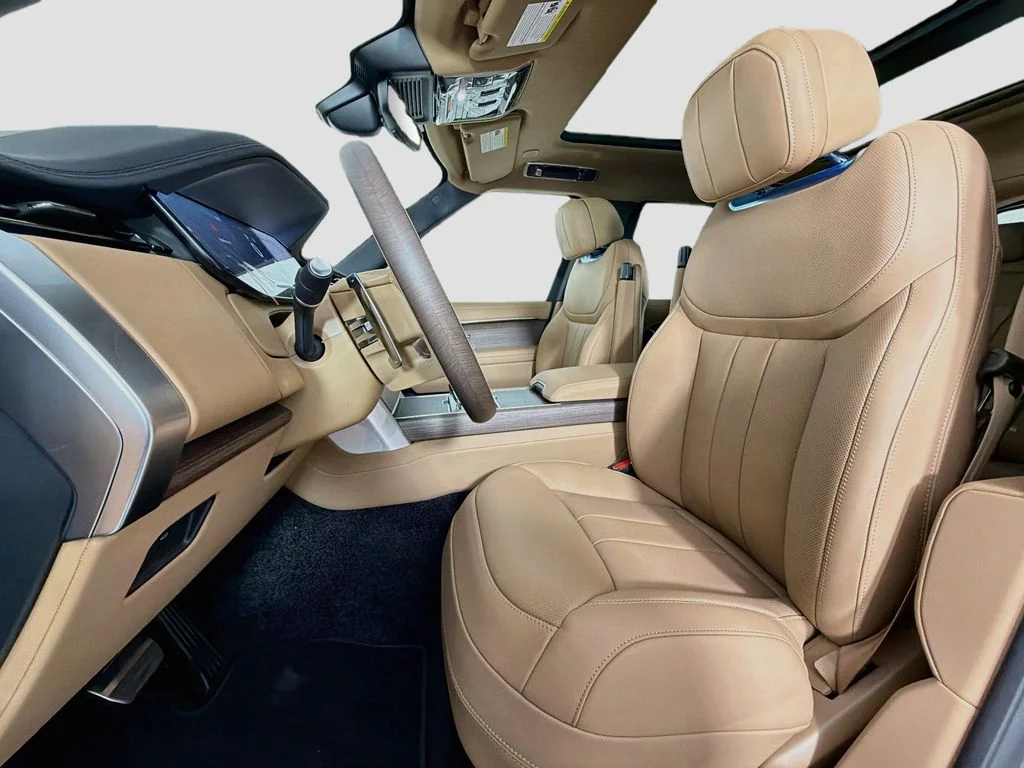 New 2026 Eiger Grey Land Rover SE image 22