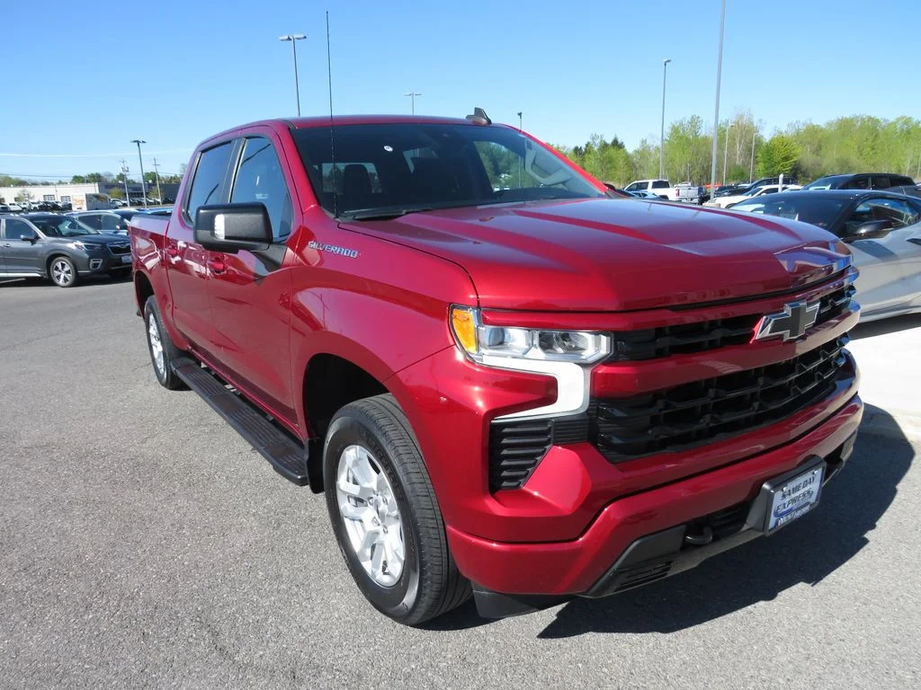 Used 2022 Red Chevrolet RST image 3