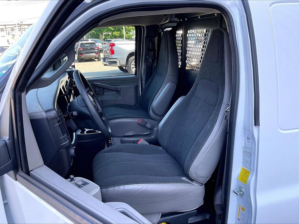 Used 2024 White GMC Work Van image 10