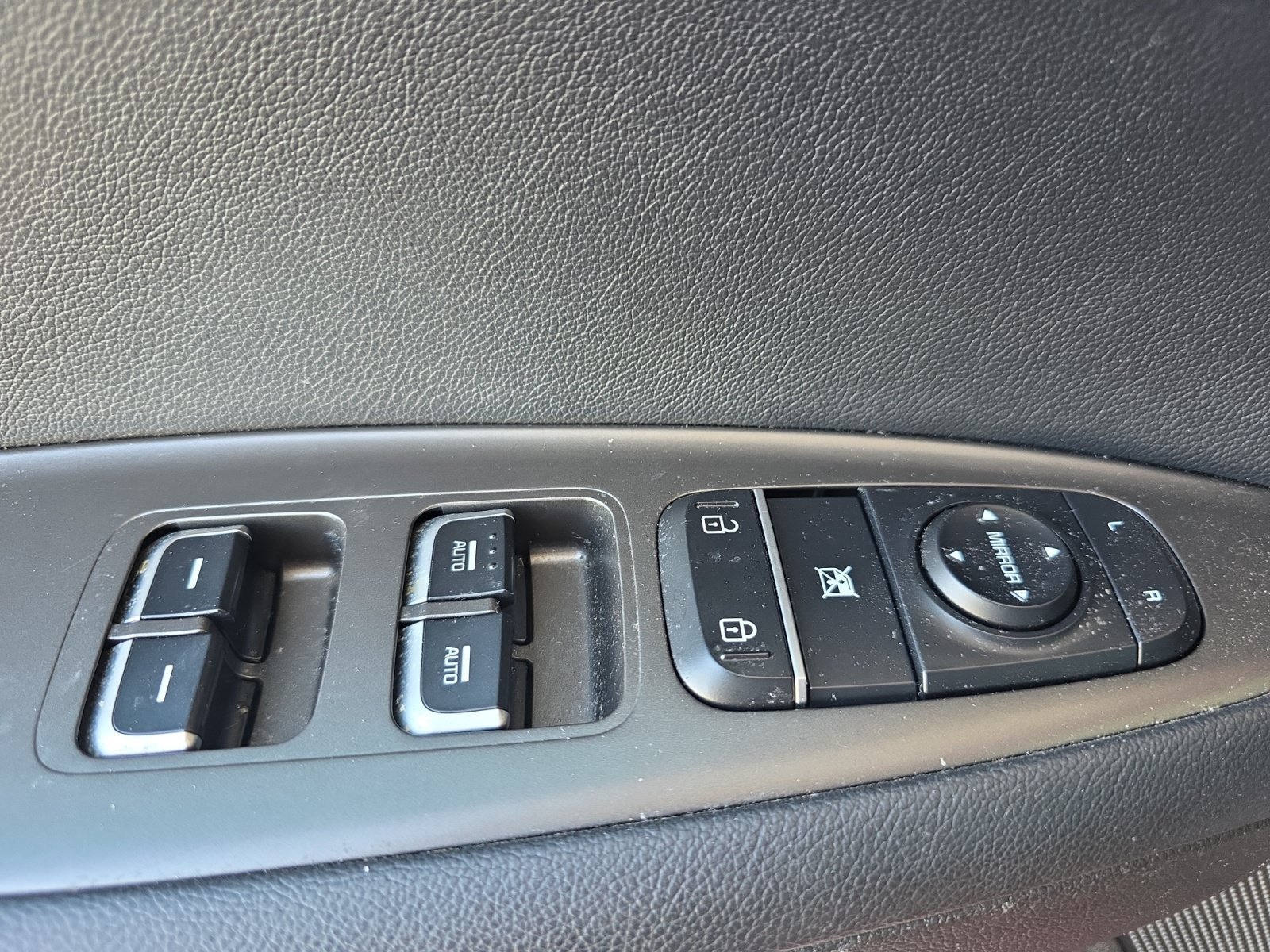 Used 2019 Passion Red Kia S image 26