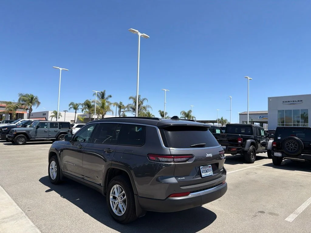 Used 2025 Gray Jeep Laredo X image 5