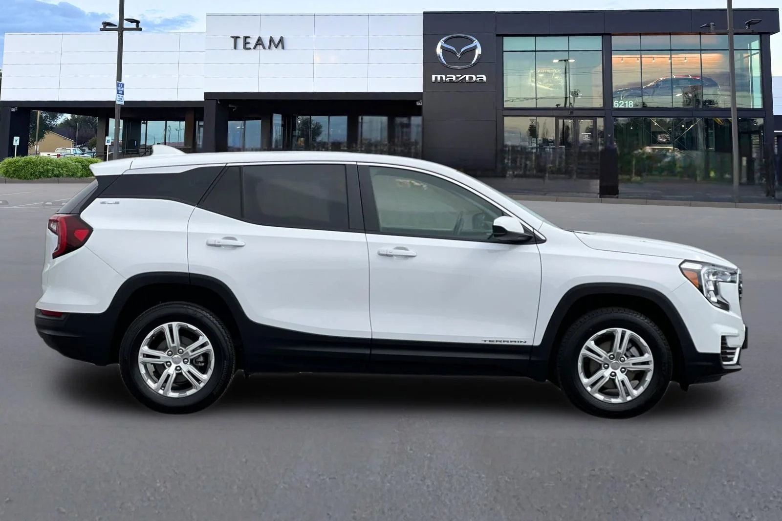 Used 2024 White GMC SLE image 3