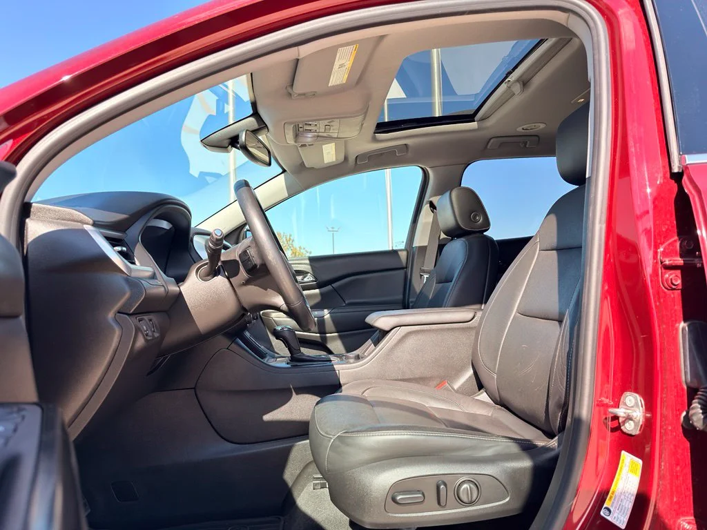 Used 2017 Red GMC SLT-1 image 2
