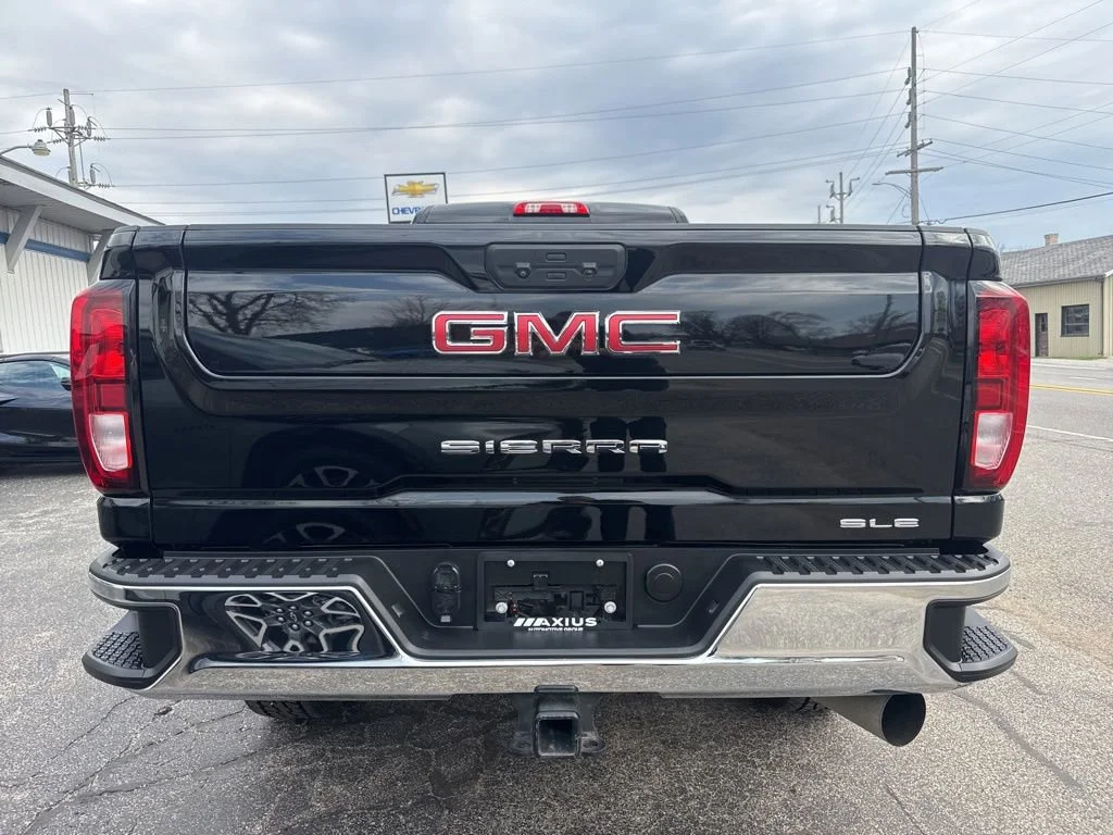 Used 2025 Onyx Black GMC SLE image 6