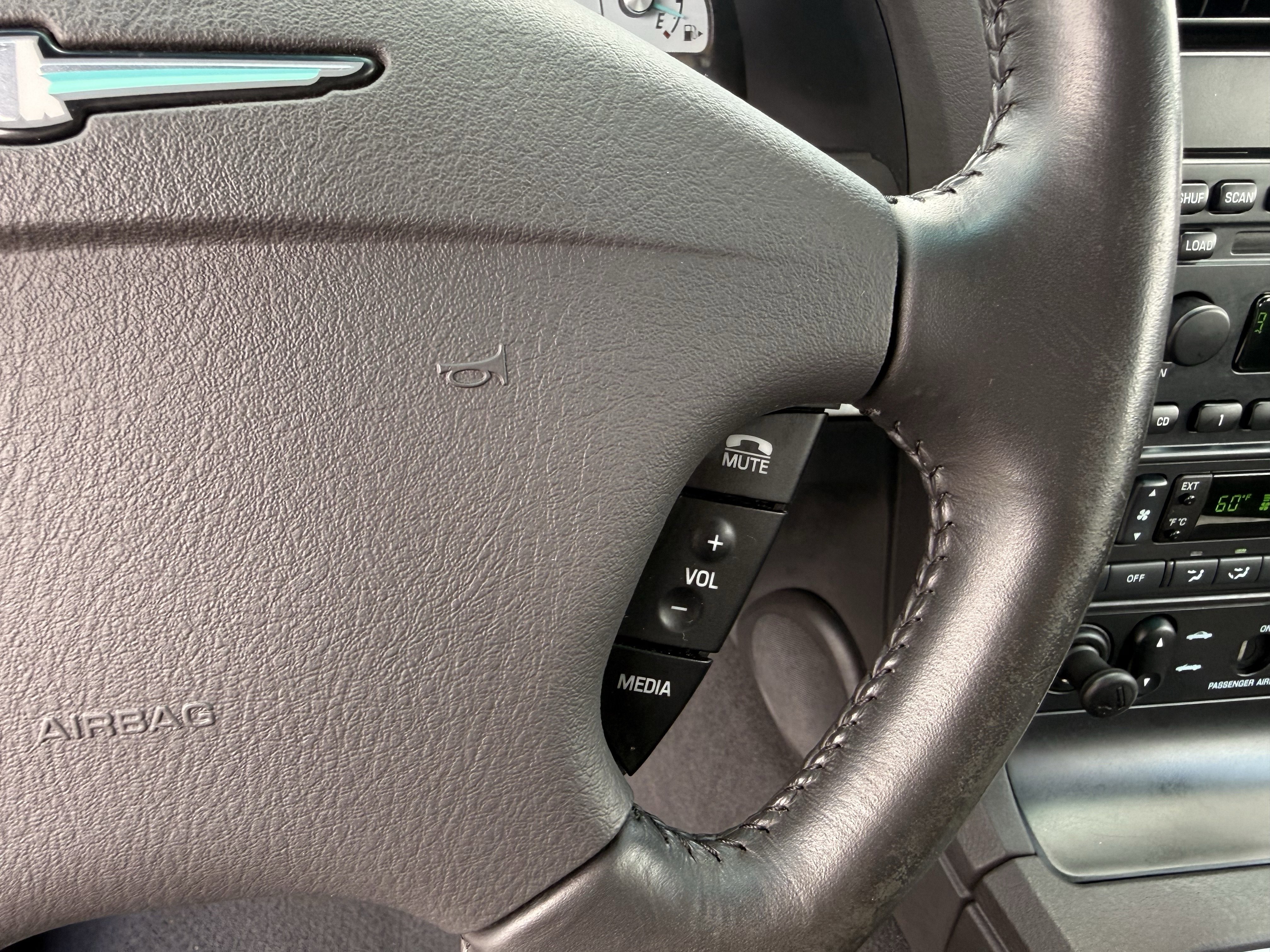 Used 2002 Red Ford Base image 19