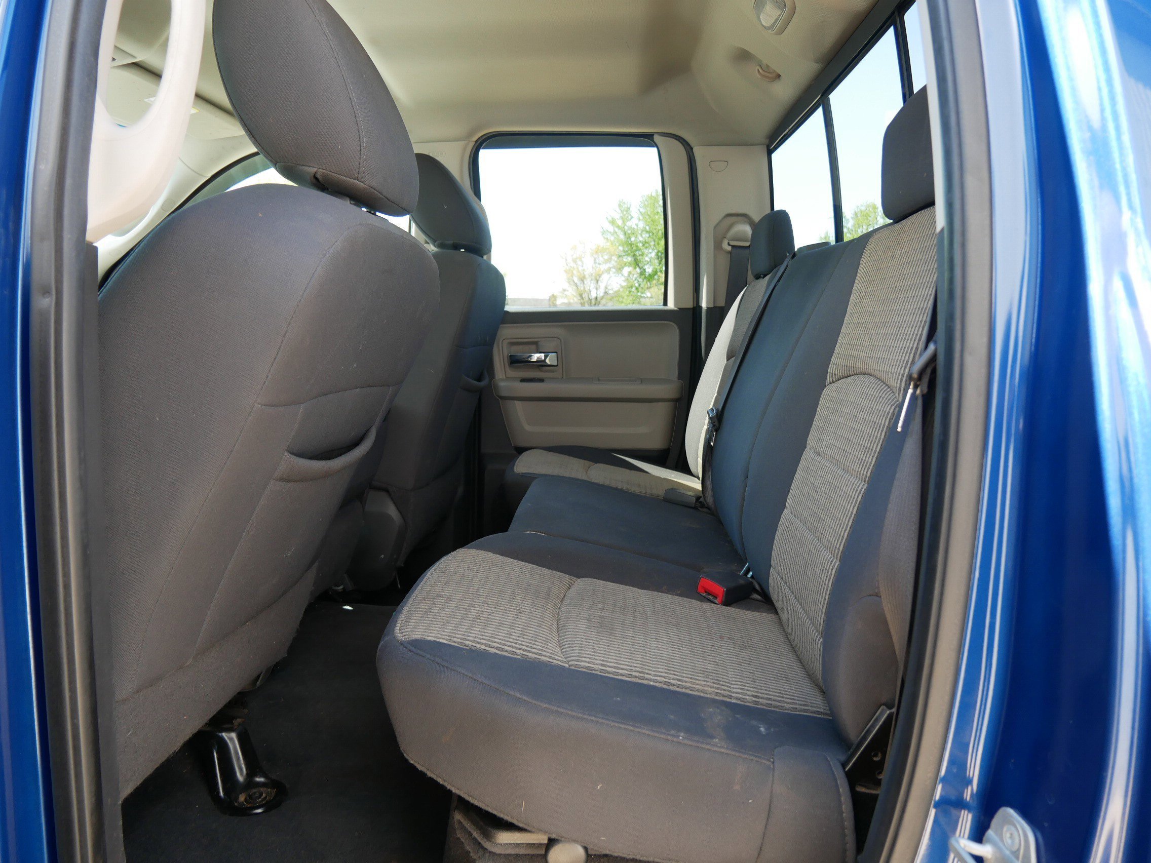 Used 2010 Deep Water Blue Pearl Dodge SLT image 11