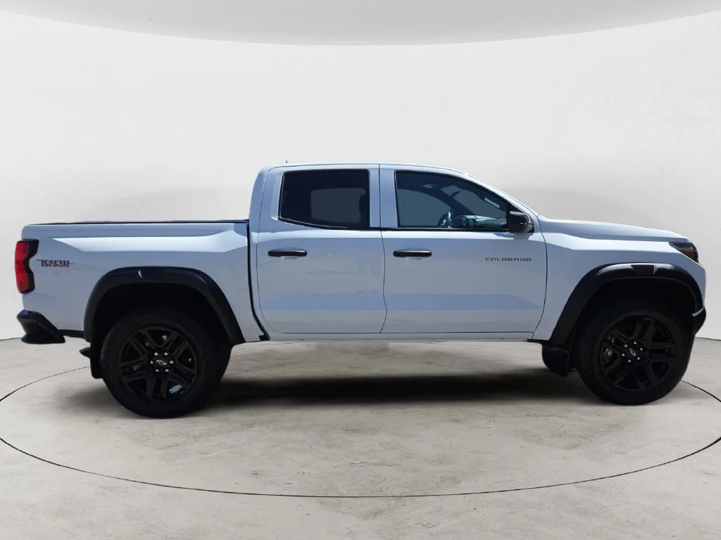 2025 Chevrolet Colorado Trail Boss - Photo 4