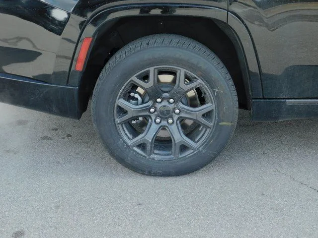 New 2026 High Gloss Black Exterior Paint Jeep Limited Altitude image 35