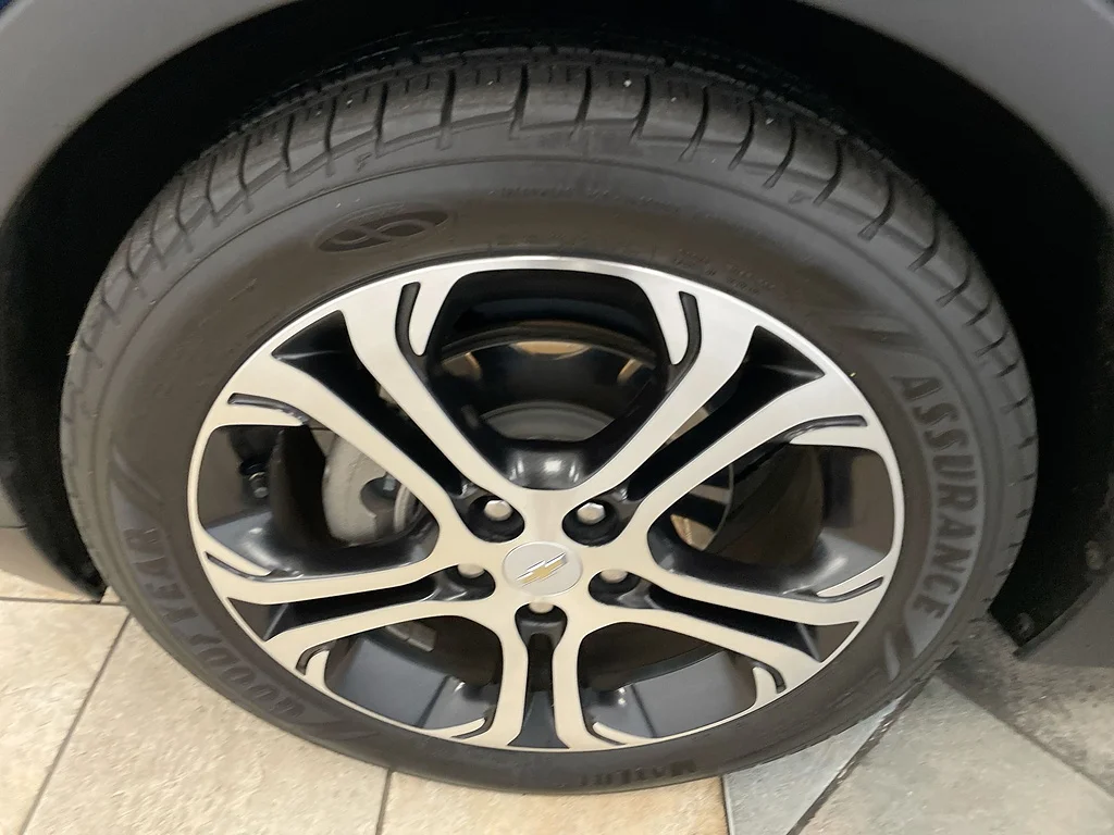 Used 2020 Kinetic Blue Metallic Chevrolet Premier image 31