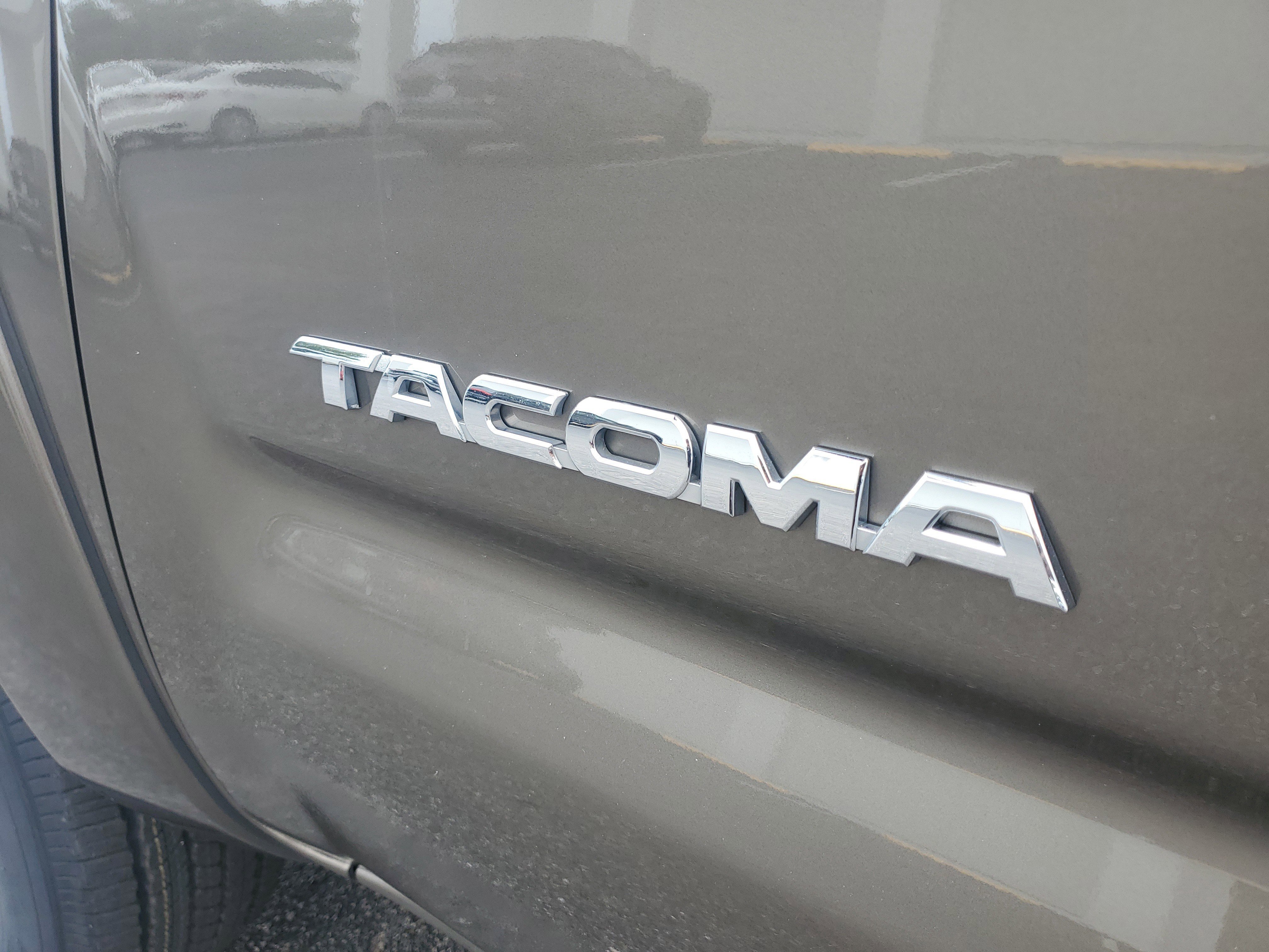 Used 2015 Pyrite Mica Toyota Base image 28