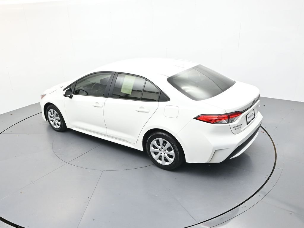 Used 2022 White Toyota LE image 26
