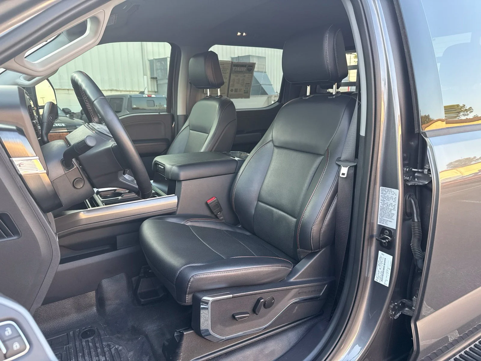 Used 2024 Carbonized Gray Metallic Ford Lariat image 8