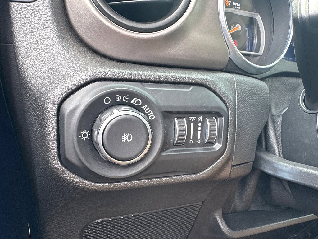 Used 2020 Ocean Blue Metallic Clearcoat Jeep Freedom image 21