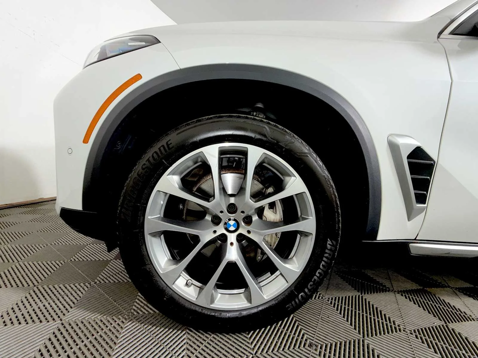 Certified Used 2024 Mineral White Metallic BMW xDrive40i image 8