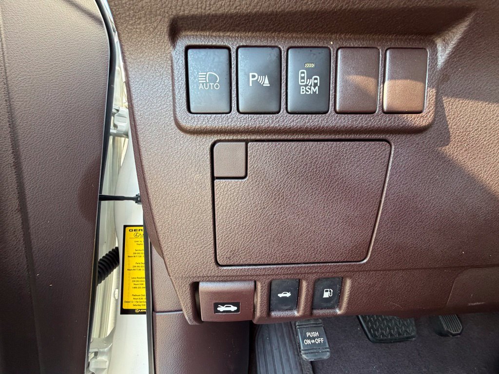 Used 2018 White Lexus 350 image 15