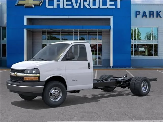 New 2026 Summit White Chevrolet 1WT image 2