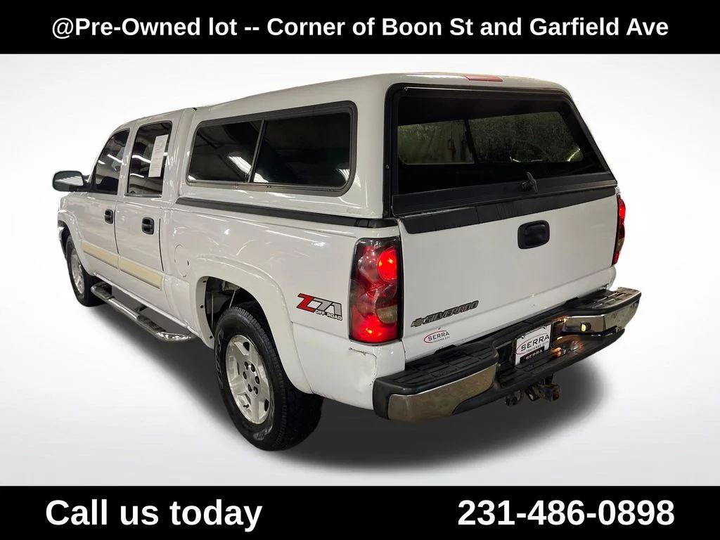 Used 2006 White Chevrolet LT image 3