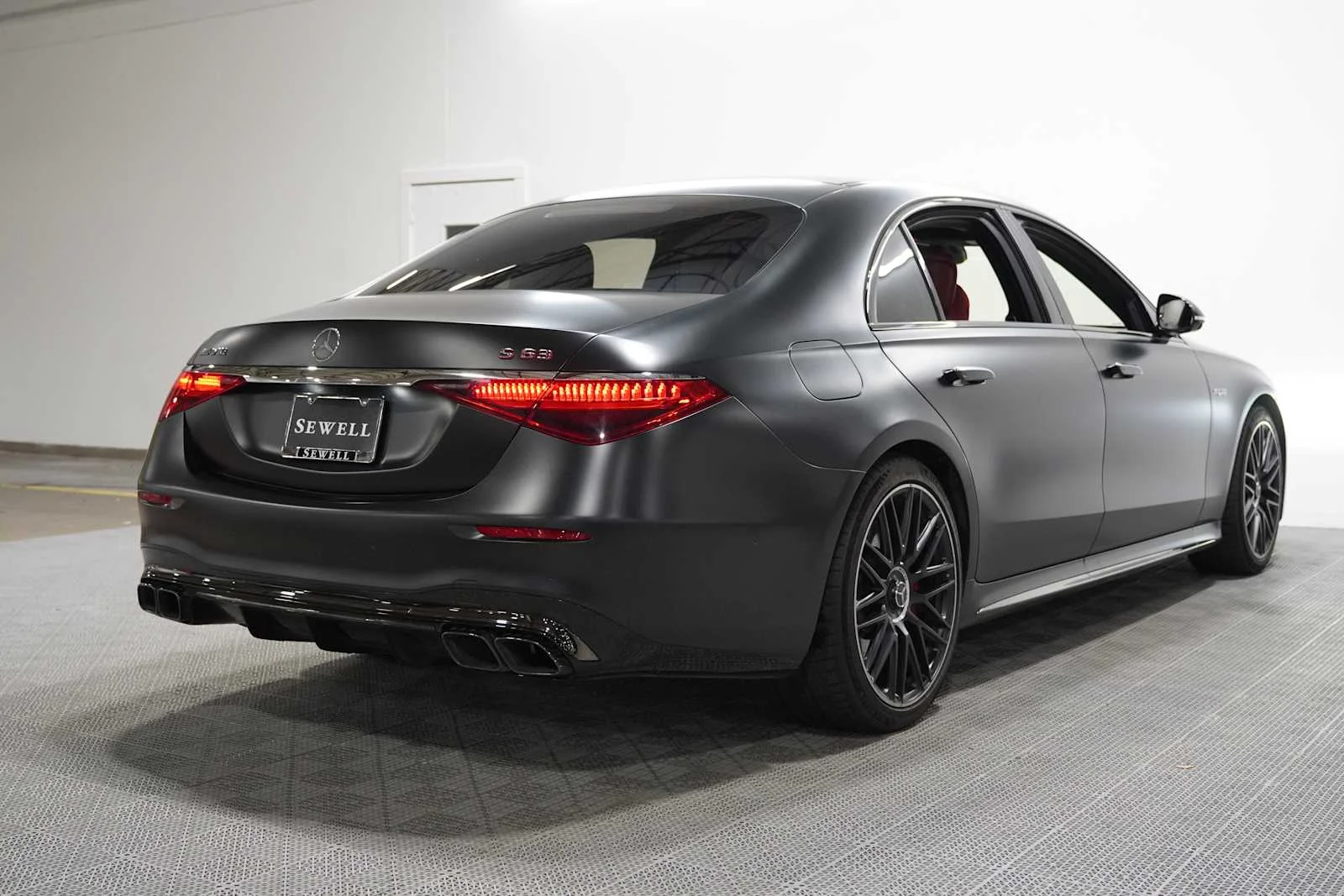 Used 2024 MANUFAKTUR Signature Night Black Magno Mercedes-Benz AMG® S 63 E image 4