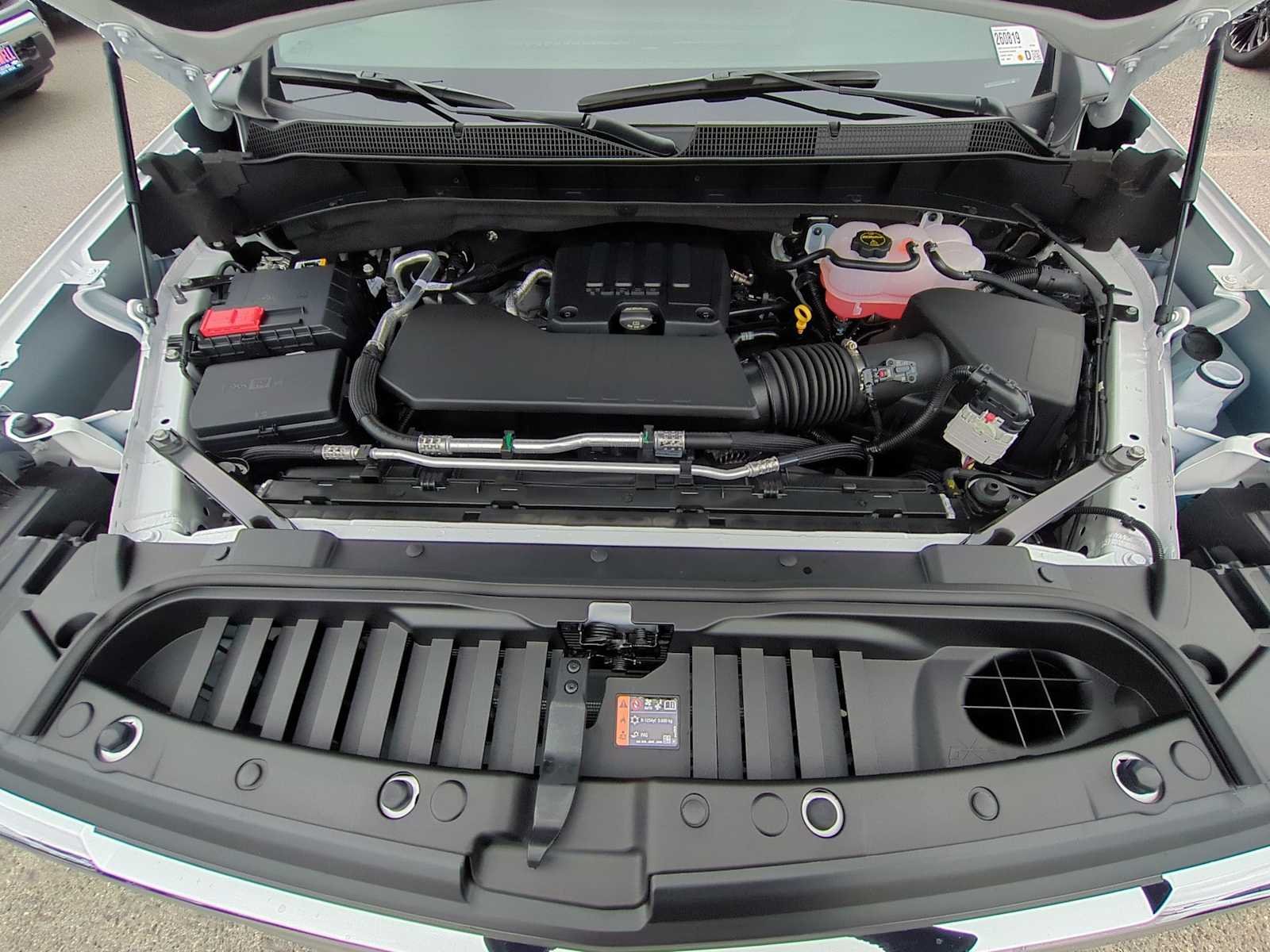 New 2026 Summit White Chevrolet LT (2FL) image 28