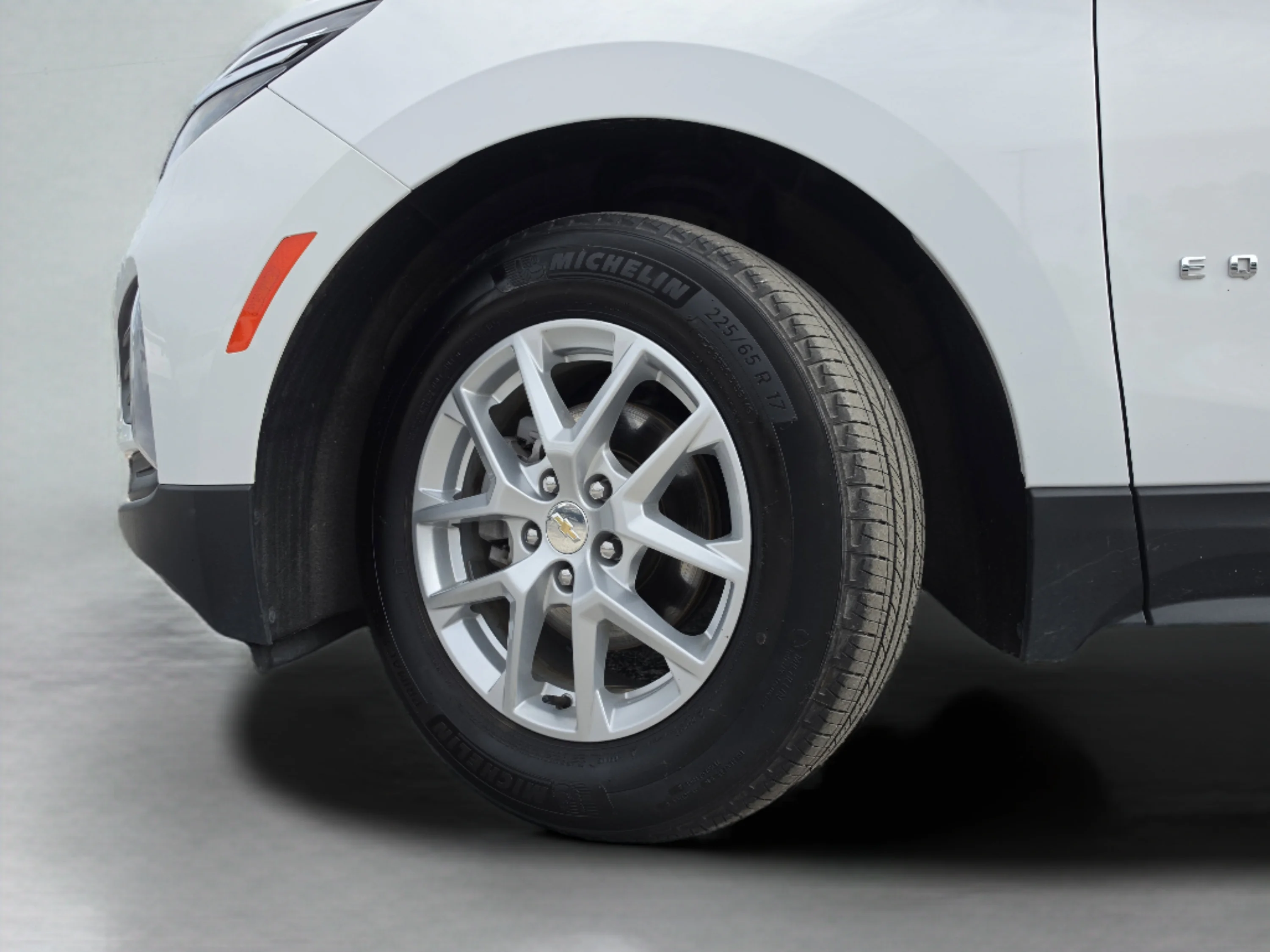 Used 2024 Summit White Chevrolet LT image 40