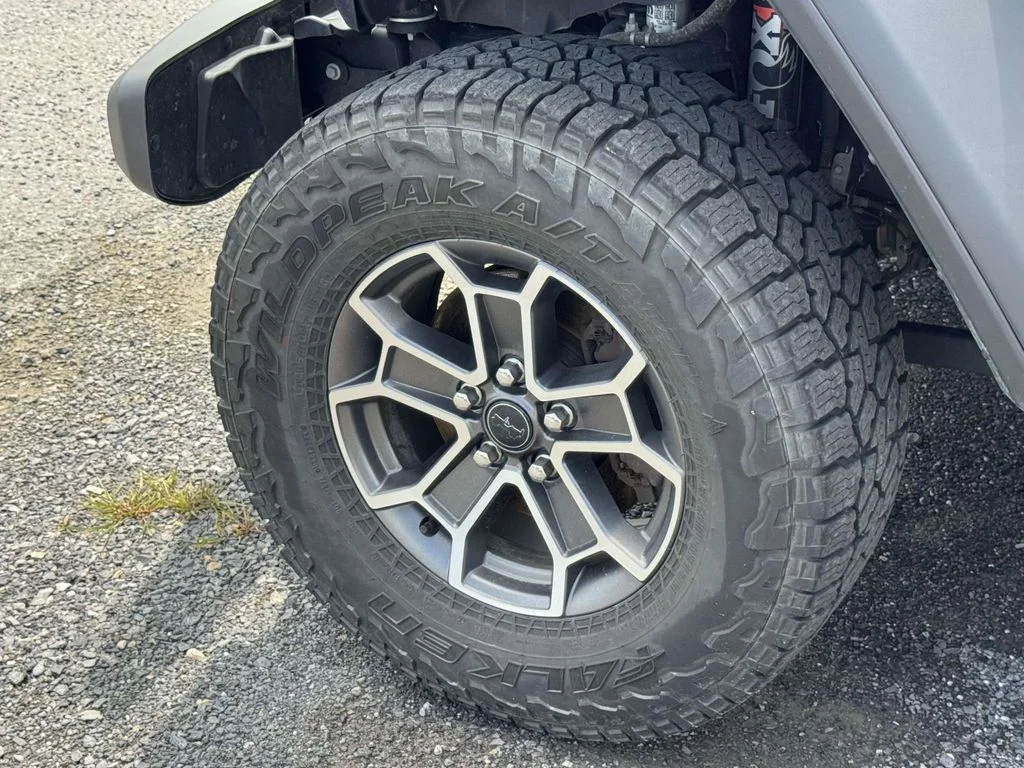 Used 2025  Jeep Mojave image 9