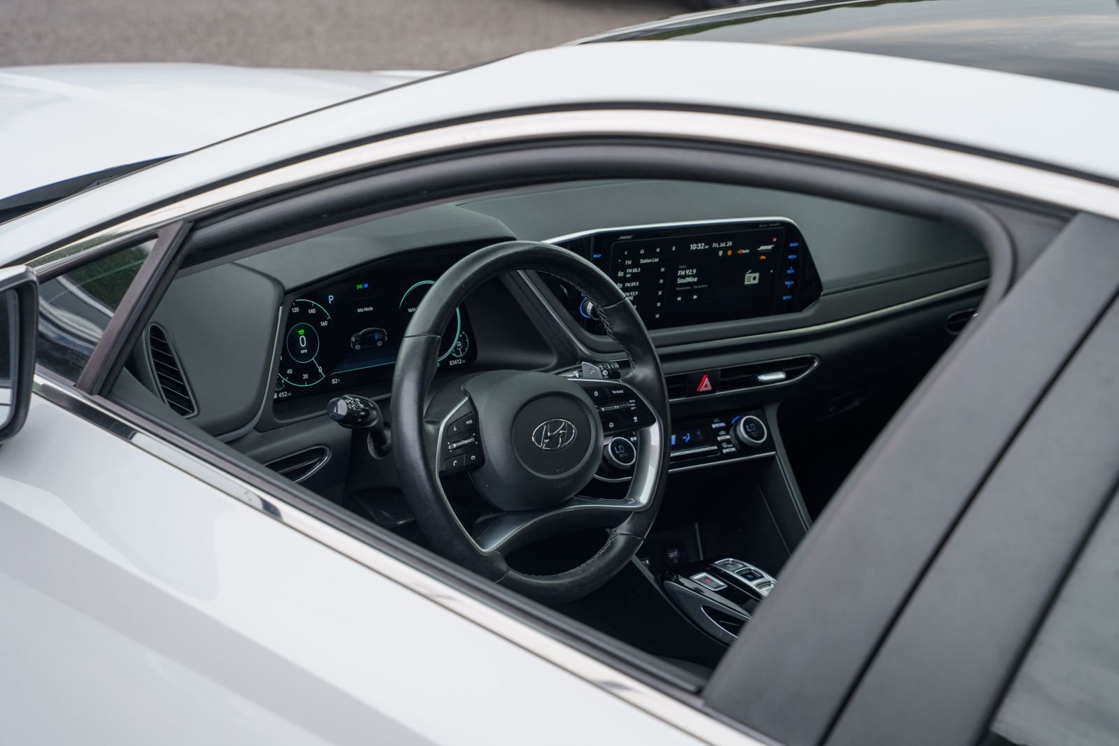 Used 2022 White Hyundai Limited image 21