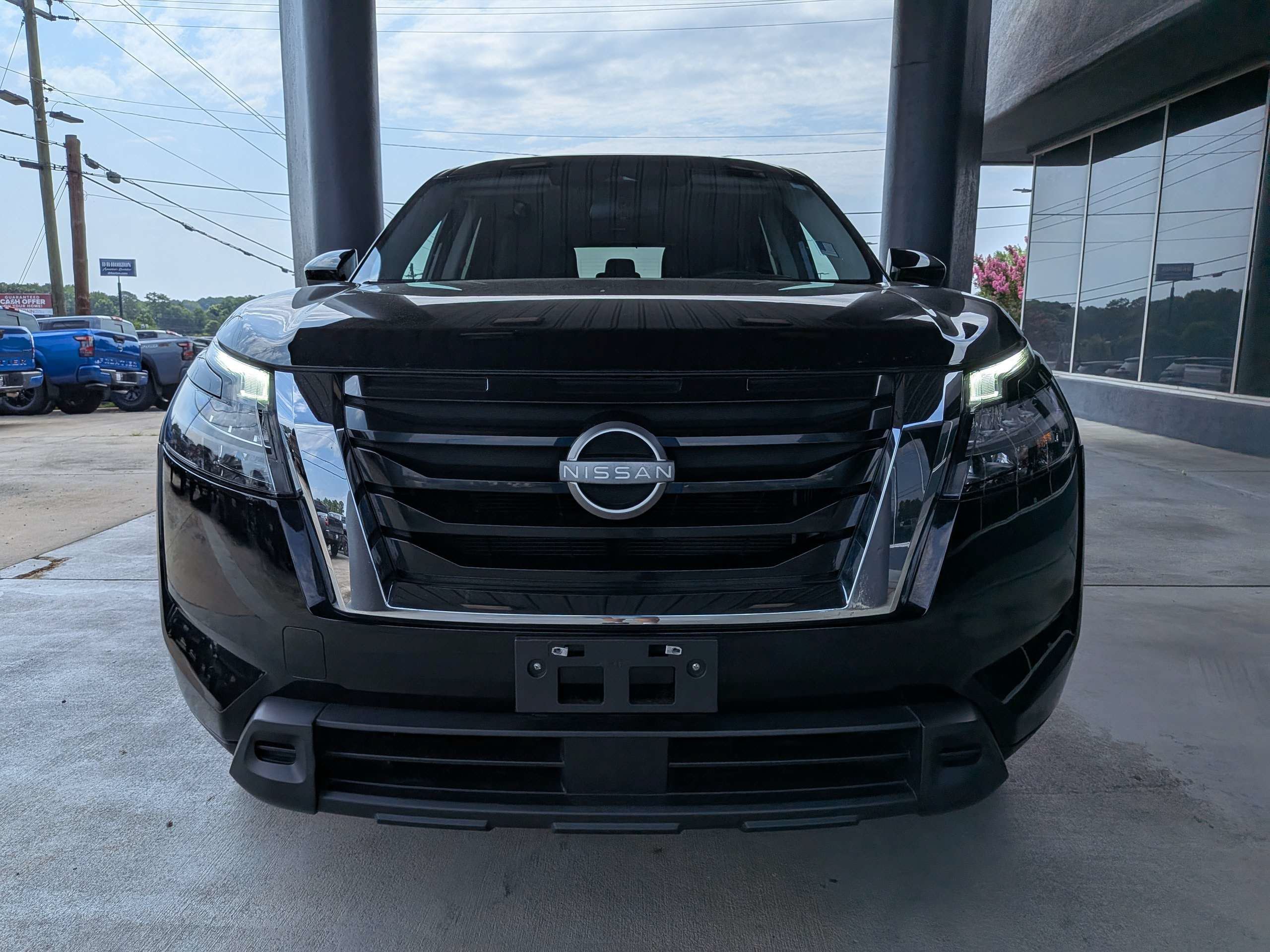 Used 2023 Black Nissan S image 7