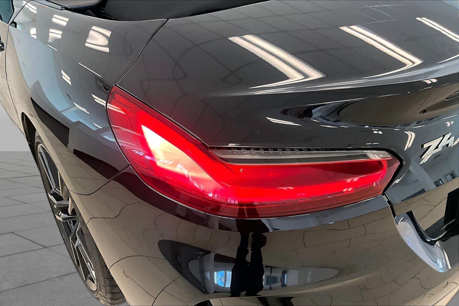 Used 2022 Black Sapphire Metallic BMW sDriveM40i image 24