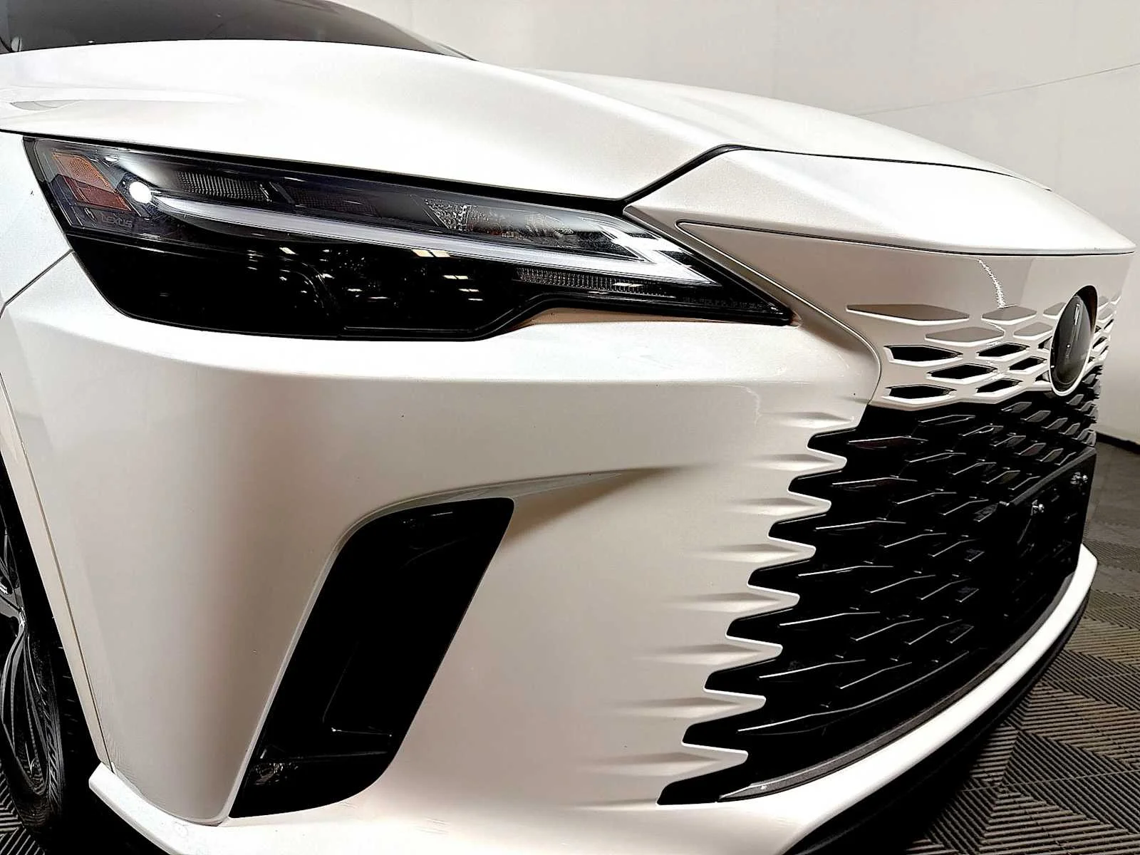 Used 2023 Eminent White Pearl Lexus Premium image 24
