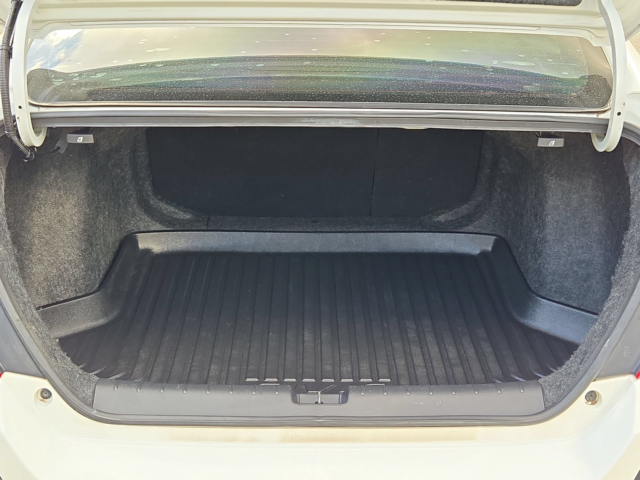 Used 2018 White Honda  image 24