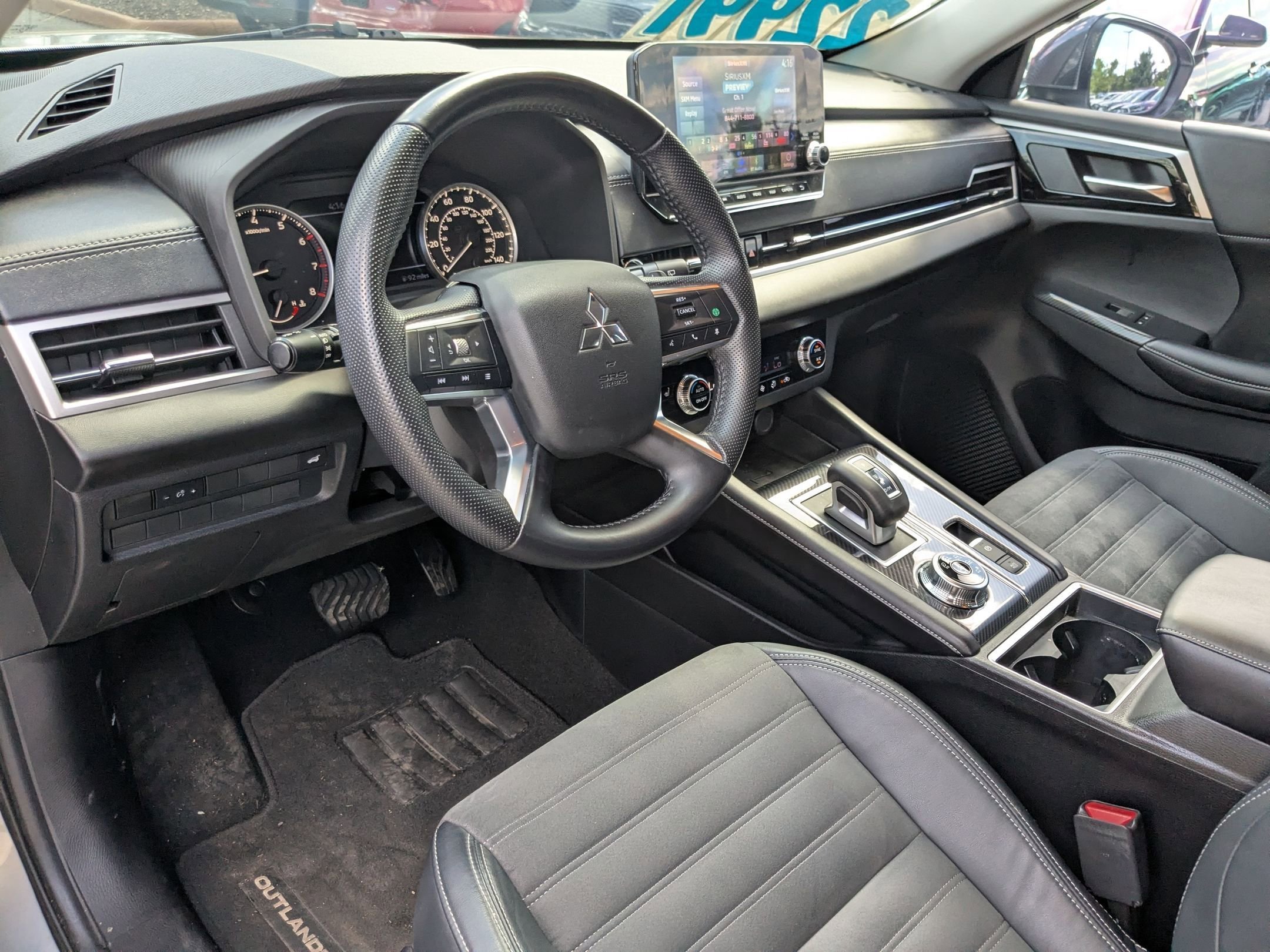 Used 2022 Silver Mitsubishi SE image 10