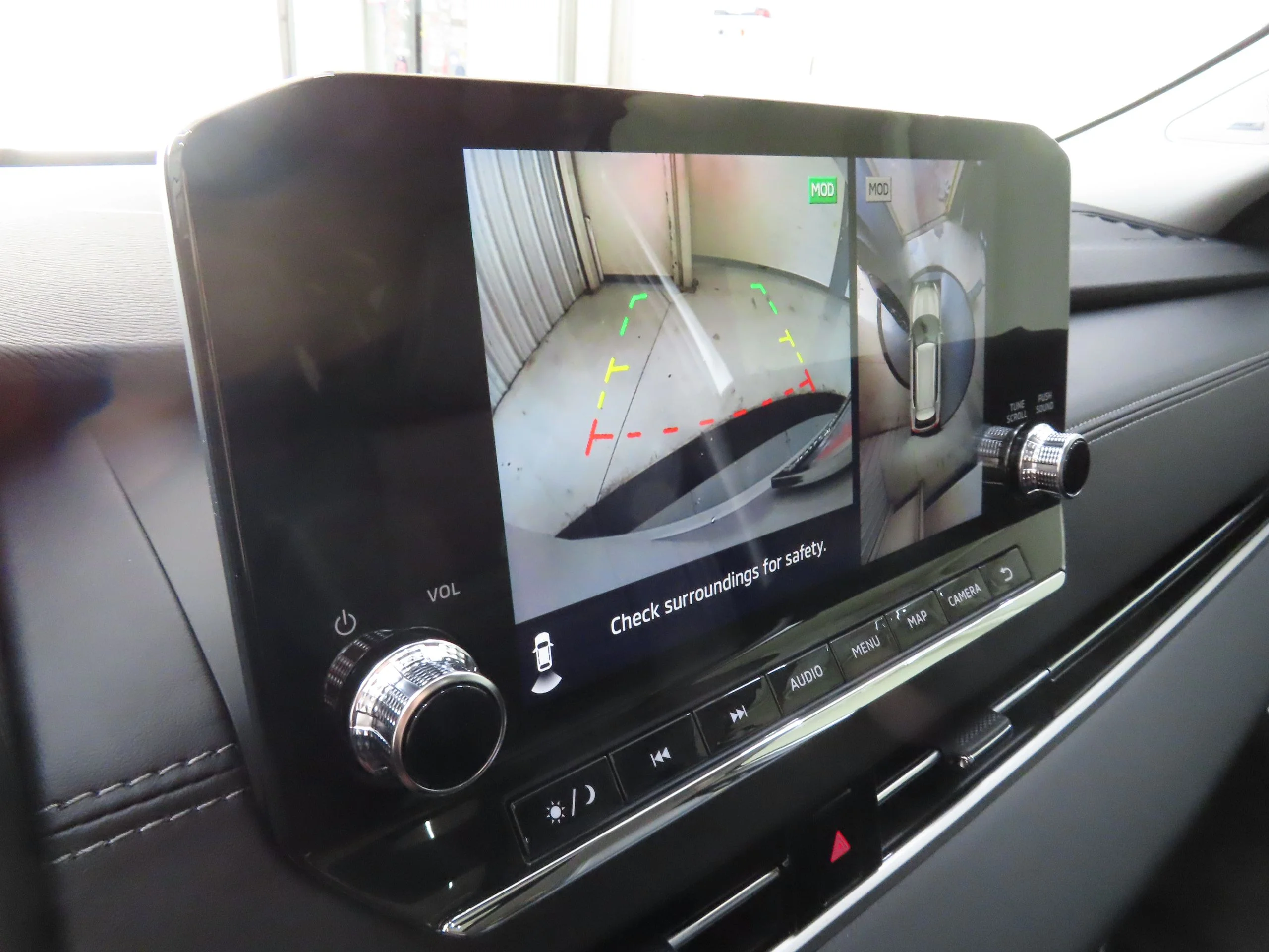 2025 Mitsubishi Outlander Plug-in Hybrid SE - Photo 16