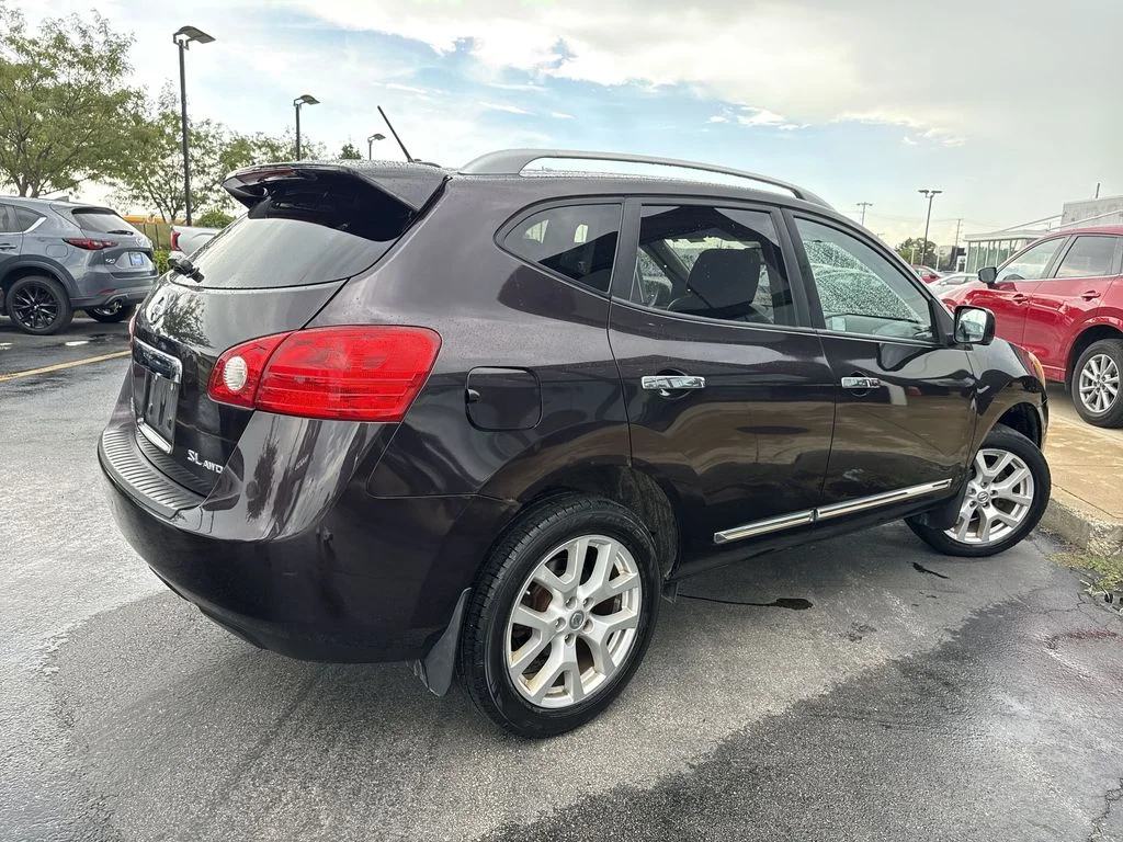 Used 2013 Black Nissan SL image 3