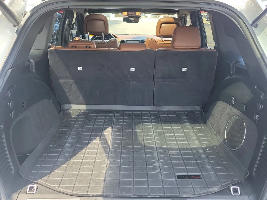 Used 2017 White Jeep Summit image 10