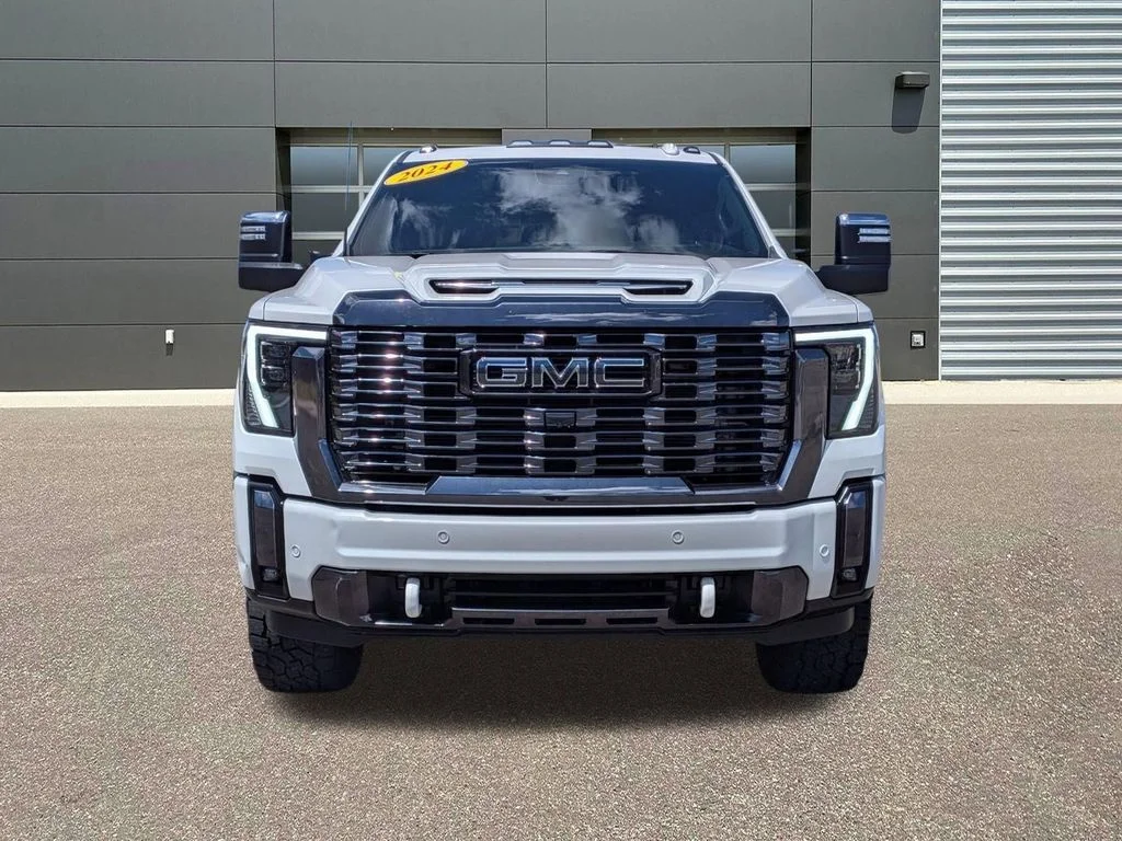 Used 2024 White Frost Tricoat GMC Denali Ultimate image 2