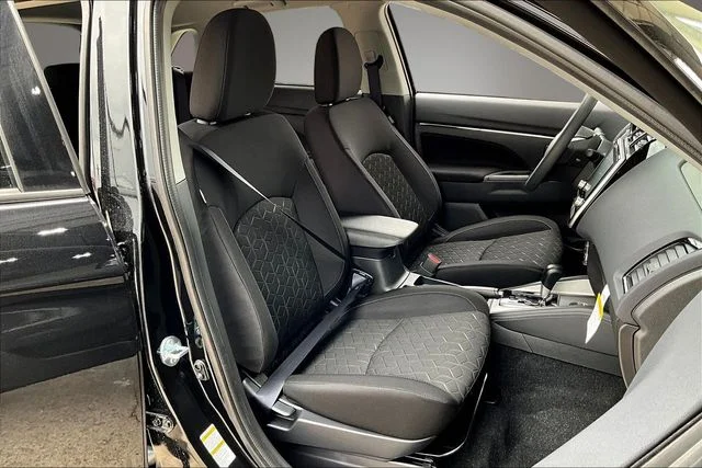New 2026 Black Mitsubishi 2.0 ES image 11