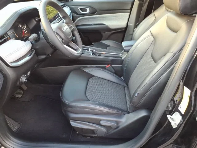 Used 2024 Black Jeep Latitude image 16