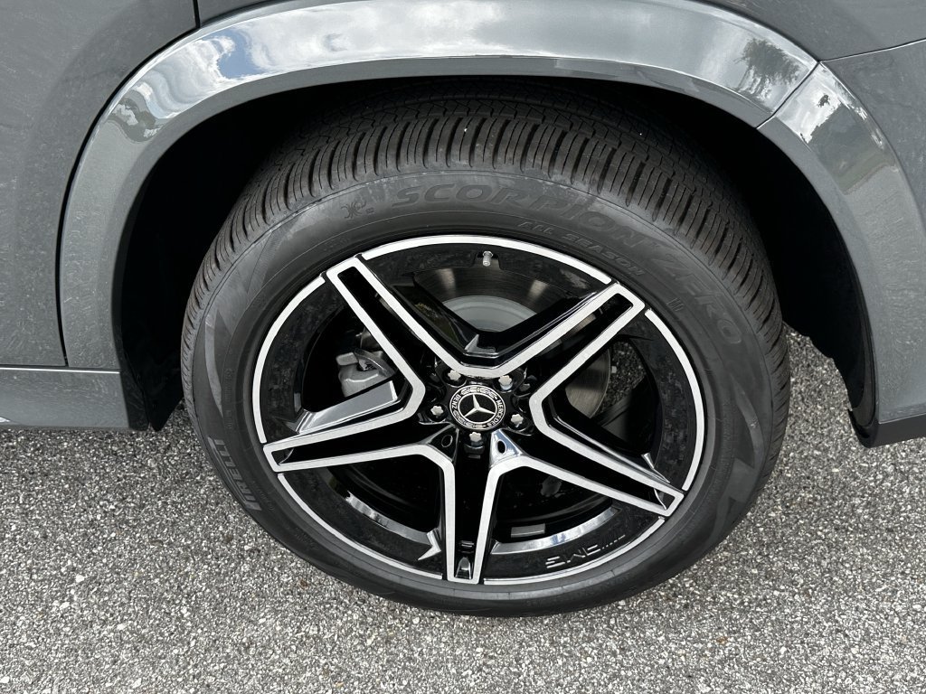 New 2026 MANUFAKTUR Silicon Grey Mercedes-Benz GLS 450 image 61