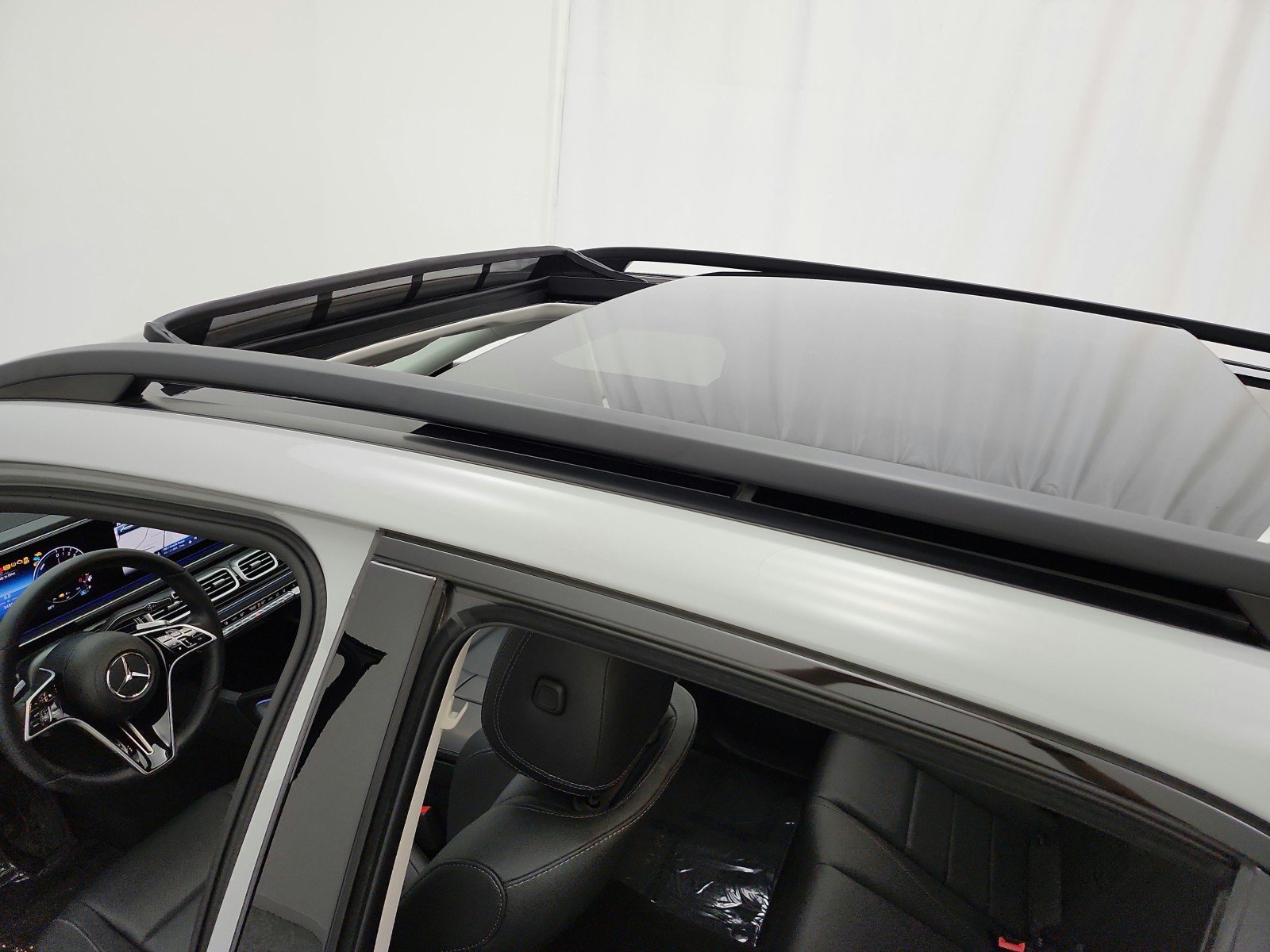 Certified Used 2025 MANUFAKTUR Alpine Grey Mercedes-Benz GLE 450e 4MATIC® SUV image 11