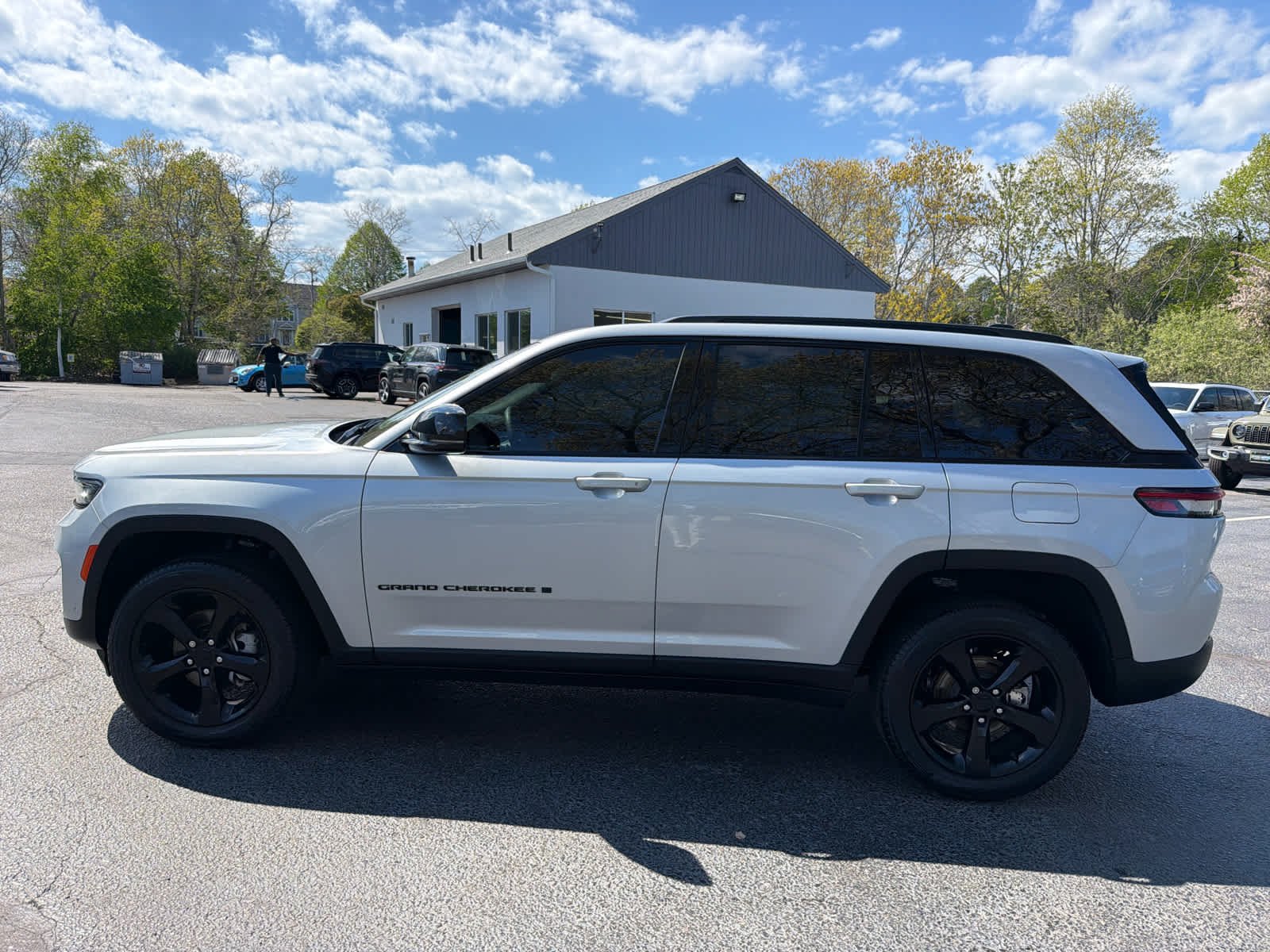 Used 2023 Silver Zynith Jeep Limited image 5
