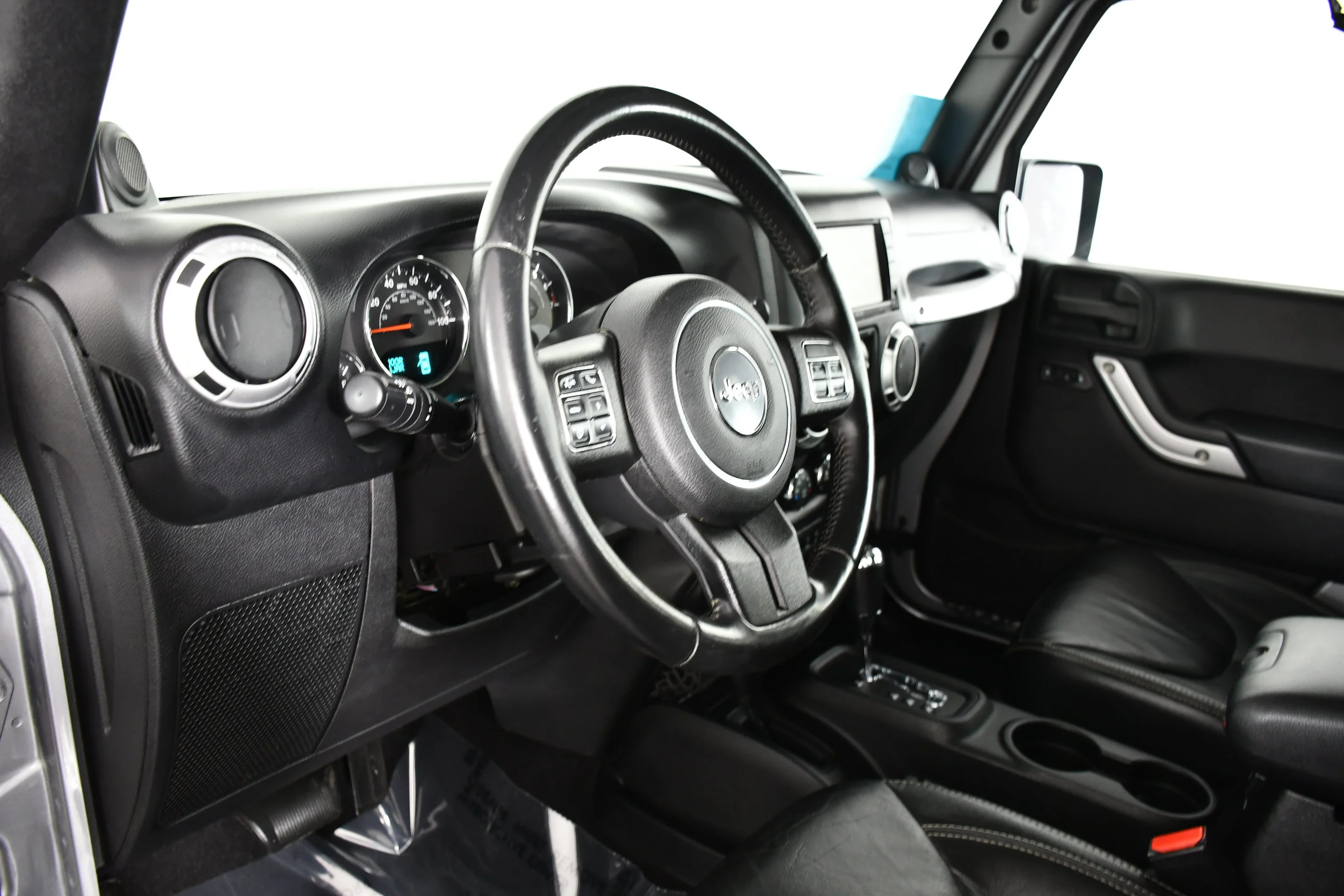 Used 2013 Billet Silver Metallic Jeep Sahara image 35